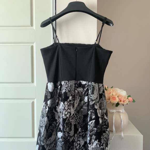 Rinascimento Italy Black & Silver Floral Dress – NWT - Picture 3 of 5